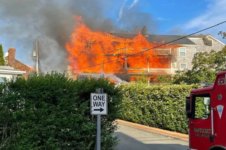 338 Year Old Veranda House On Nantucket Gutted By Fire