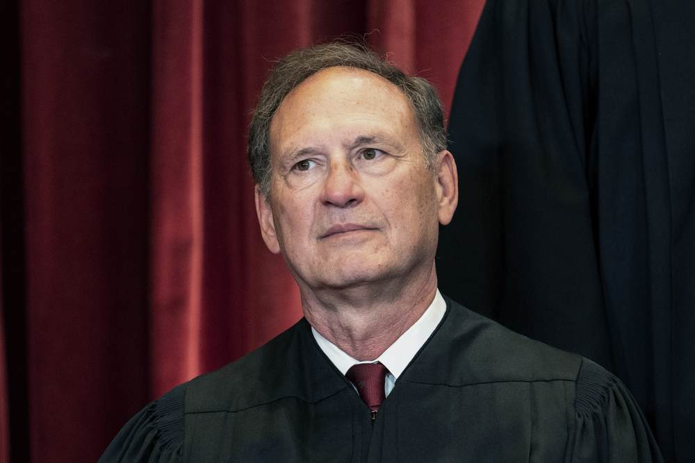 Alito References Elizabeth Warren’s Dubious Indian Ancestry Claim In Affirmative Action Arguments